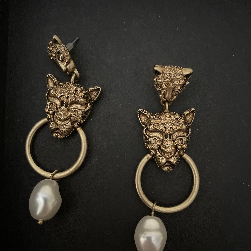 Chico’s NBW Cat head earrings